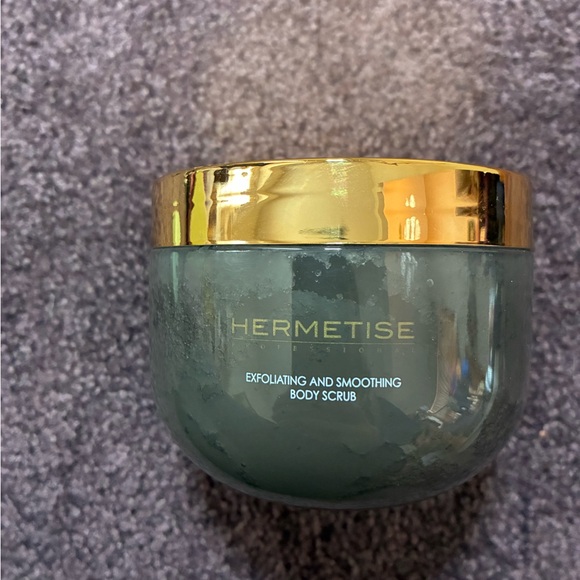 Hermetise Exfoliating And Soothing Body Scrub 14.45 oz. New Sealed - Picture 2 of 2